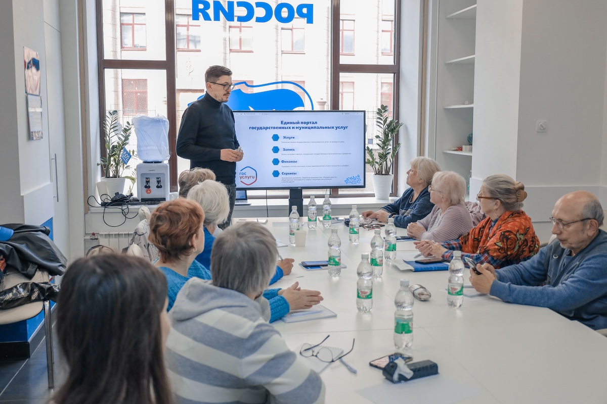 Цифровые волонтеры обучают нижегородских пенсионеров пользоваться онлайн-сервисами