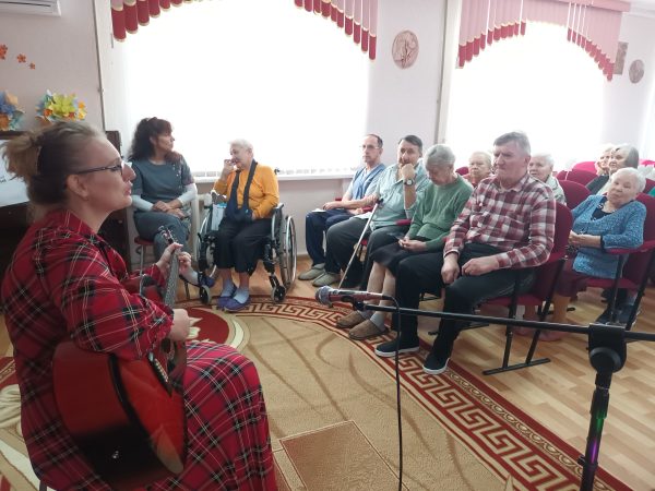 Социальные участковые оказывают помощь подопечным домов престарелых