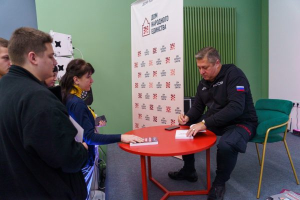 В Доме народного единства прошла творческая встреча с автором художественного произведения о героях СВО Иваном Соловьевым&nbsp;