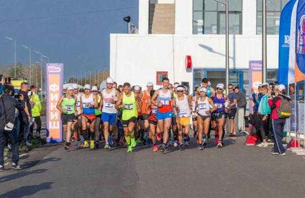 Рекорд России по бегу на 100 км был поставлен в ходе второго фестиваля лёгкой атлетики «Королева спорта» в Нижнем Новгороде