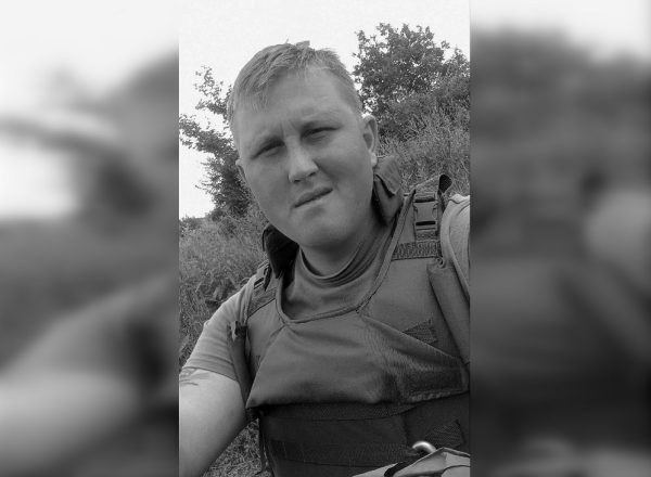 Похороны погибшего на СВО бойца Михаила Ильина прошли в Сокольском округе