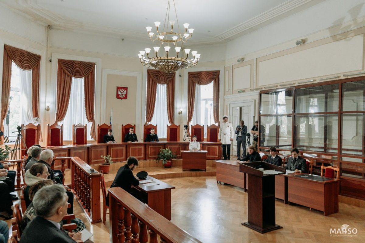 В историческом здании суда прошел показательный процесс по делу о покушении на губернатора