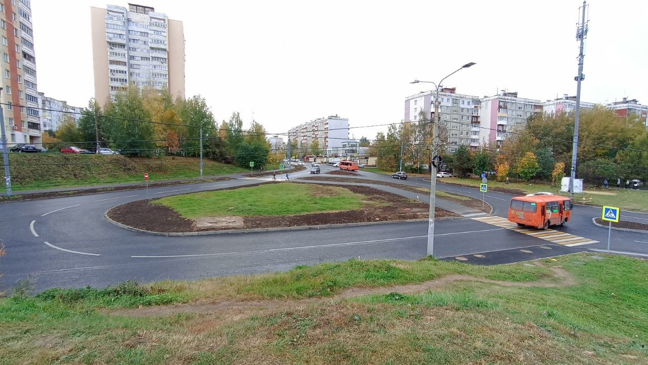 Круговое движение организовали на перекрестке улиц Верхне-Печерской и  Германа Лопатина в Нижнем Новгороде 9 октября 2023 года | Нижегородская  правда