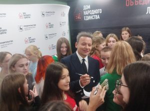 Актер из «Папиных дочек» Александр Олешко пообщался с нижегородскими школьниками