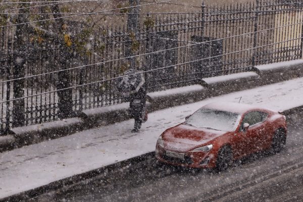 Мощный снегопад продлится до вечера в Нижнем Новгороде