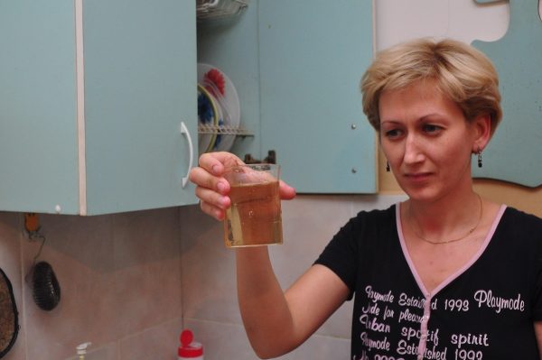 «Из кранов идёт грязь»: почему в квартирах нижегородцев снова ржавая вода и когда это закончится