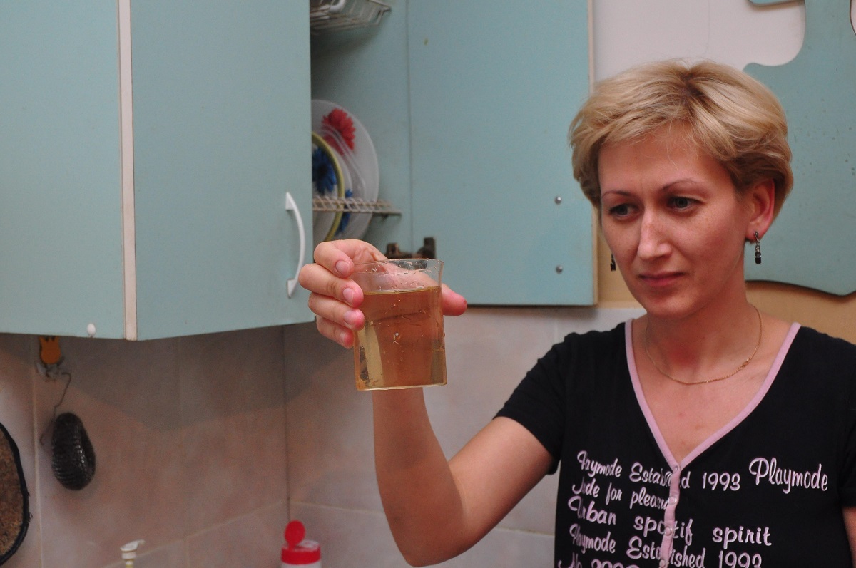«Из кранов идёт грязь»: почему в квартирах нижегородцев снова ржавая вода и когда это закончится