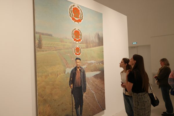 Выставка Эрика Булатова «Горизонт» открылась в выставочном Пакгаузе
