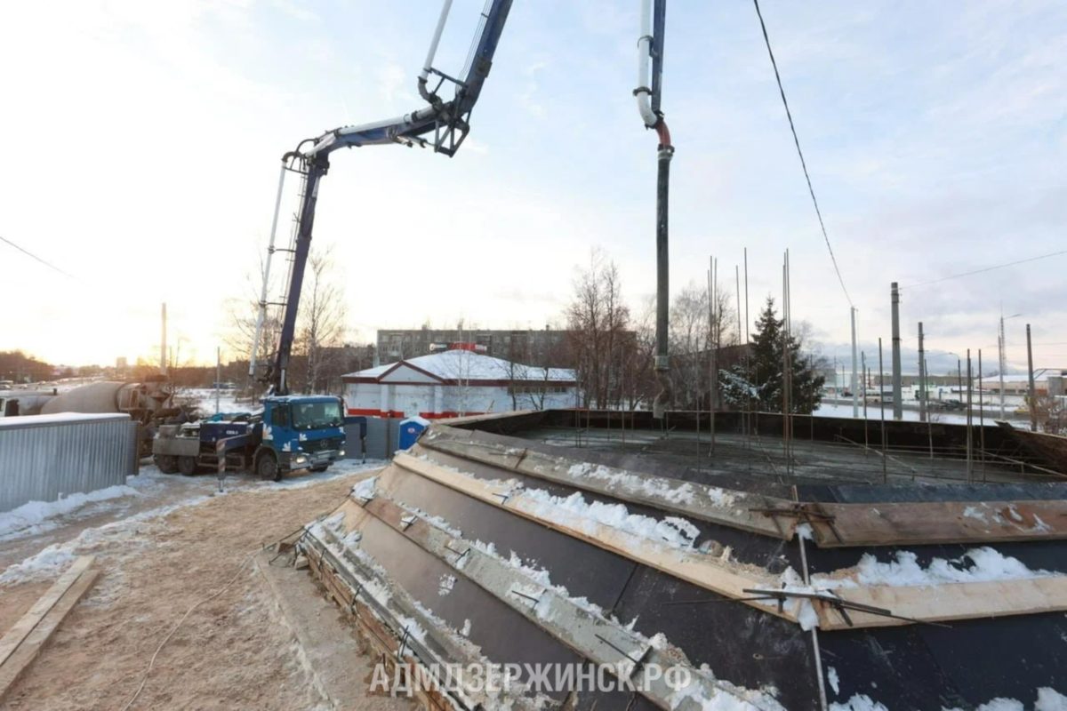 25-метровую стелу «Город трудовой доблести» устанавливают в Дзержинске