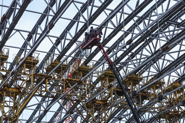 Монтаж металлических конструкций каркаса ледовой арены выполнен на&nbsp;80%