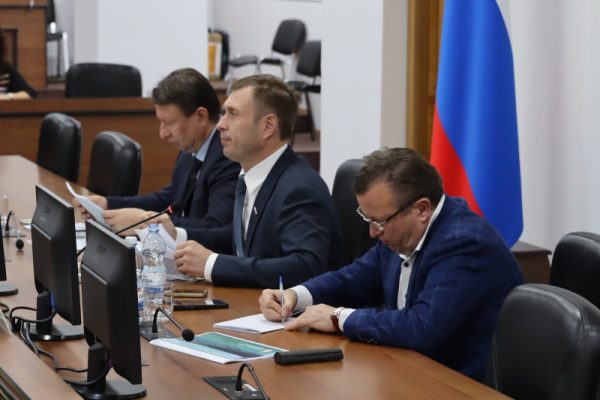 Депутаты Гордумы рассмотрели ход реализации нацпроекта «Безопасные и качественные дороги»