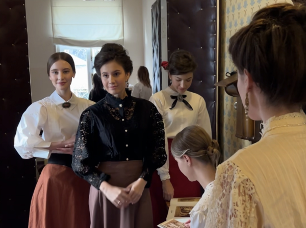 Финалистки конкурса «Мисс Нижний Новгород» предстали в платьях 19 века