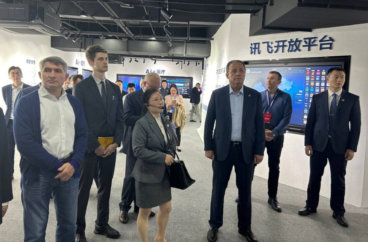 Полпред президента Игорь Комаров оценил опыт развития VR-технологий в Китае
