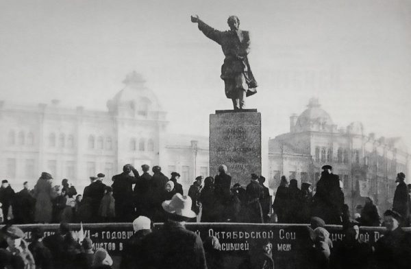 Символ подвига: 80 лет назад в Горьком открыли памятник Минину