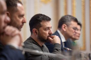 Скандалы в украинской элите: Зеленский теряет соратников