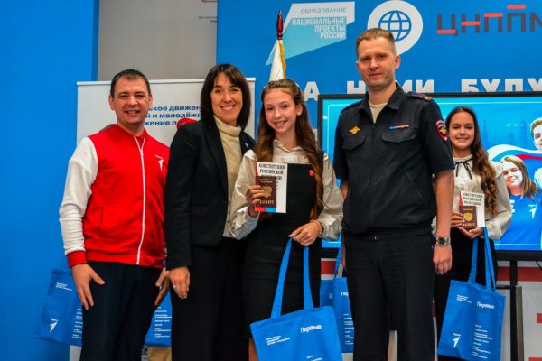 Более 20 активистов «Движения первых» получили паспорта в рамках программы «Мы – граждане России»