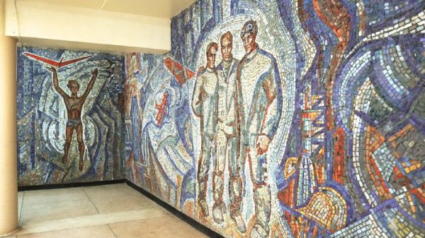 Восстановление мозаики «Валерий Чкалов» завершается в Нижегородской области