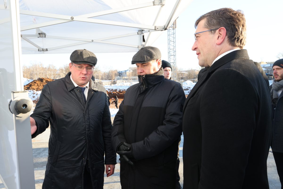 Глеб Никитин и Роман Головченко заложили капсулу времени на месте строительства школы на 1 500 мест в Арзамасе