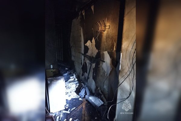 Электросамокат взорвался в квартире дома в поселке Ждановский и привел к пожару