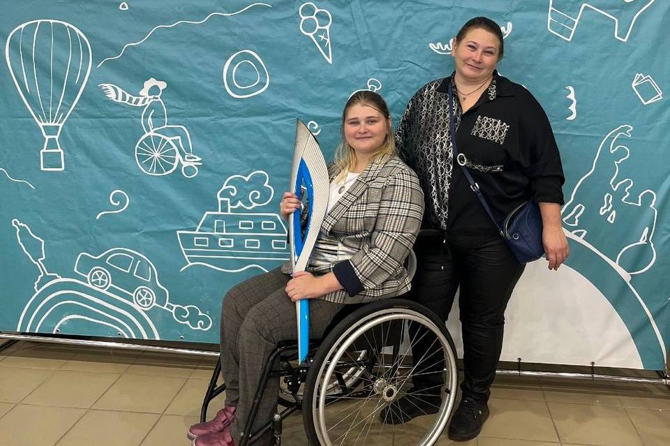 Студентка в 19 лет не смогла ходить и помогает инвалидам решать бытовые проблемы