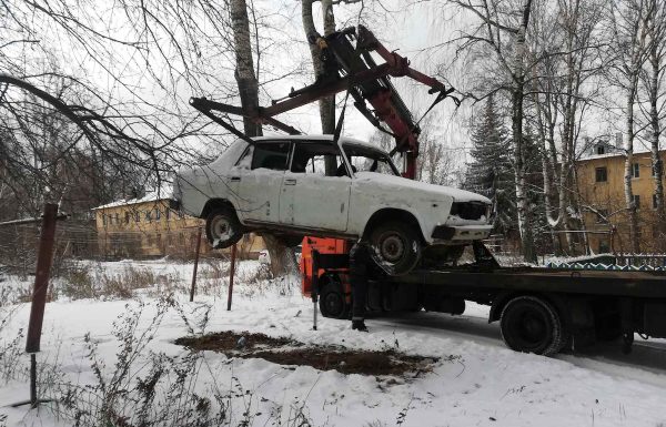 Два брошенных автомобиля эвакуировали на спецстоянку в Приокском районе