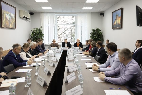 Вопросы взаимодействия волонтеров и городских служб обсудили в Нижегородском кремле