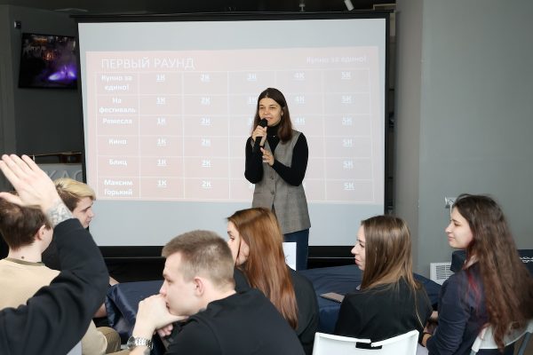 Студенты приняли участие в тематическом квизе в Туристско-информационном центре Нижнего Новгорода