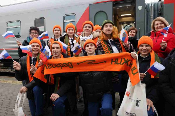 Нижегородские и волгоградские школьники начали знакомство с историческими событиями в рамках проекта «Уроки с путешествием»