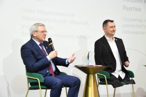 Евгений Люлин встретился со спортсменом-паралимпийцем Алексеем Талаем