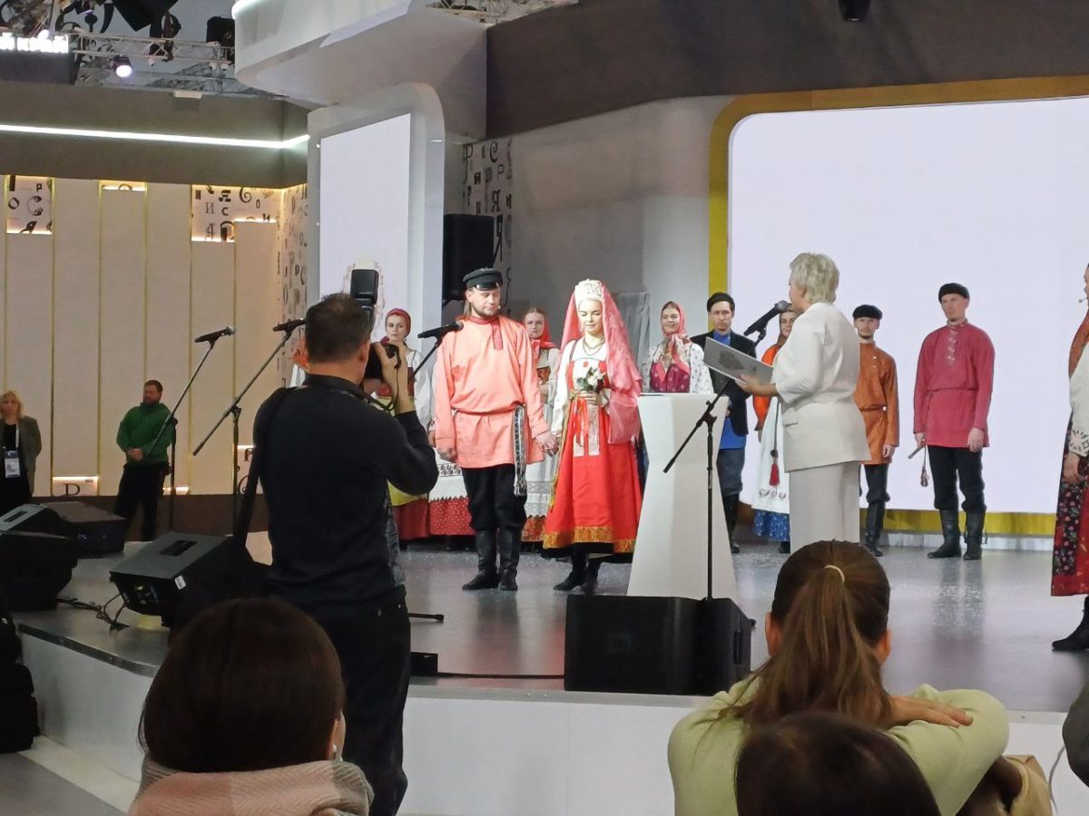 Традиционный свадебный обряд Нижегородской области провели на выставке «Россия»
