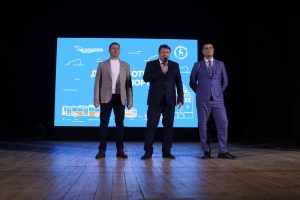 Олег Лавричев поздравил работников транспорта с профессиональным праздником