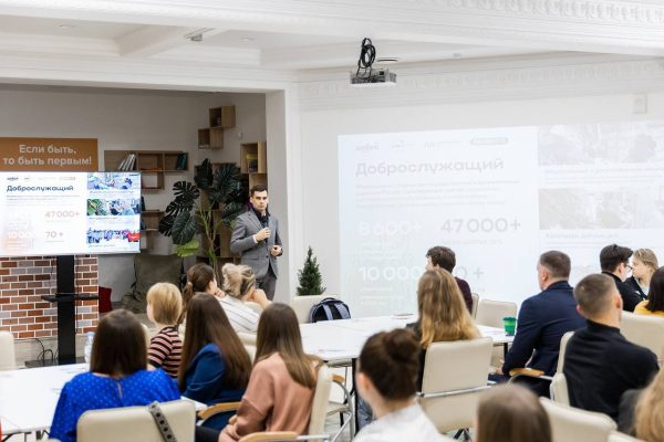 Более 50 госслужащих приняли участие в обучающей программе по взаимодействию органов власти с добровольческими организациями