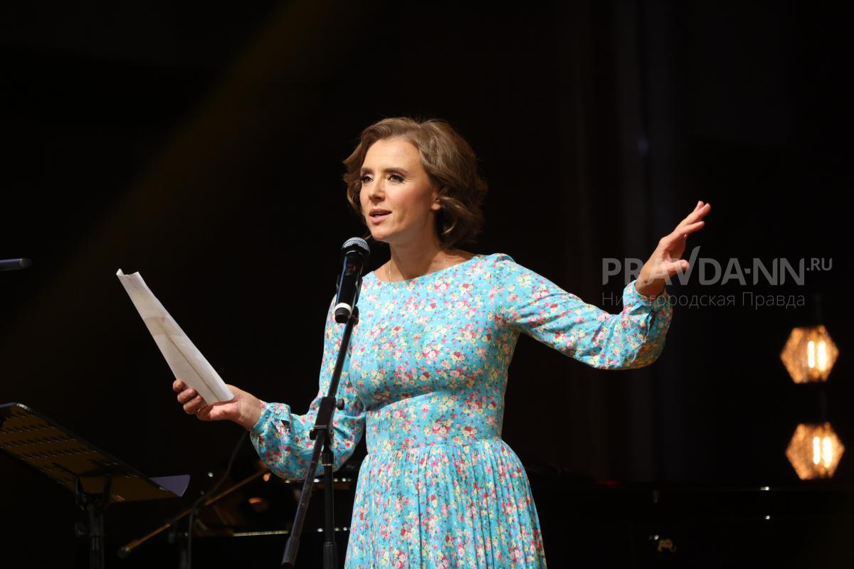 Ксения Алфёрова перевоплотилась на сцене в шолоховскую Аксинью