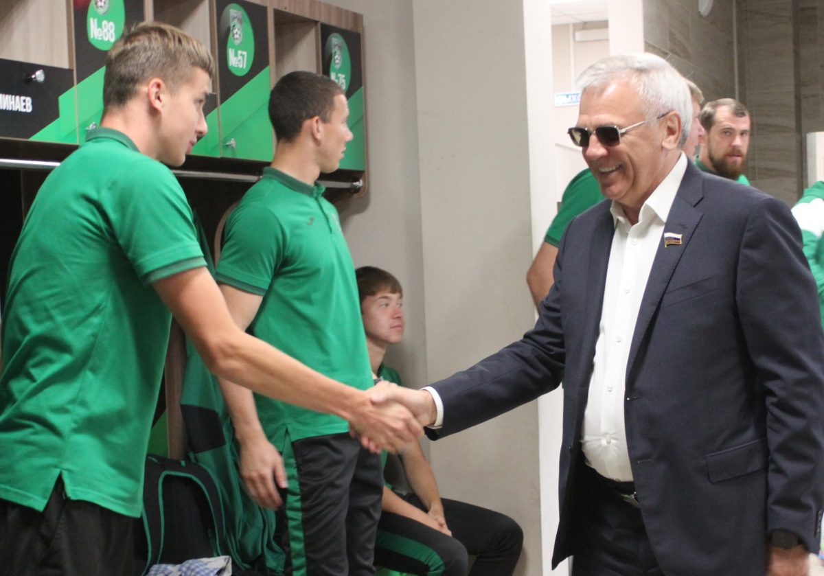 Евгений Люлин поздравил ФК «Химик» с выходом в дивизион «А» второй лиги