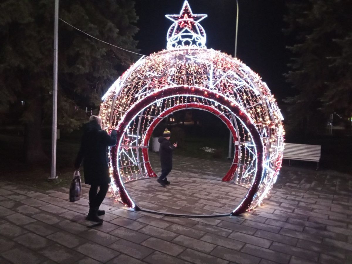 Нижегородская область подарила Харцызску новогодние украшения для улиц и площадей