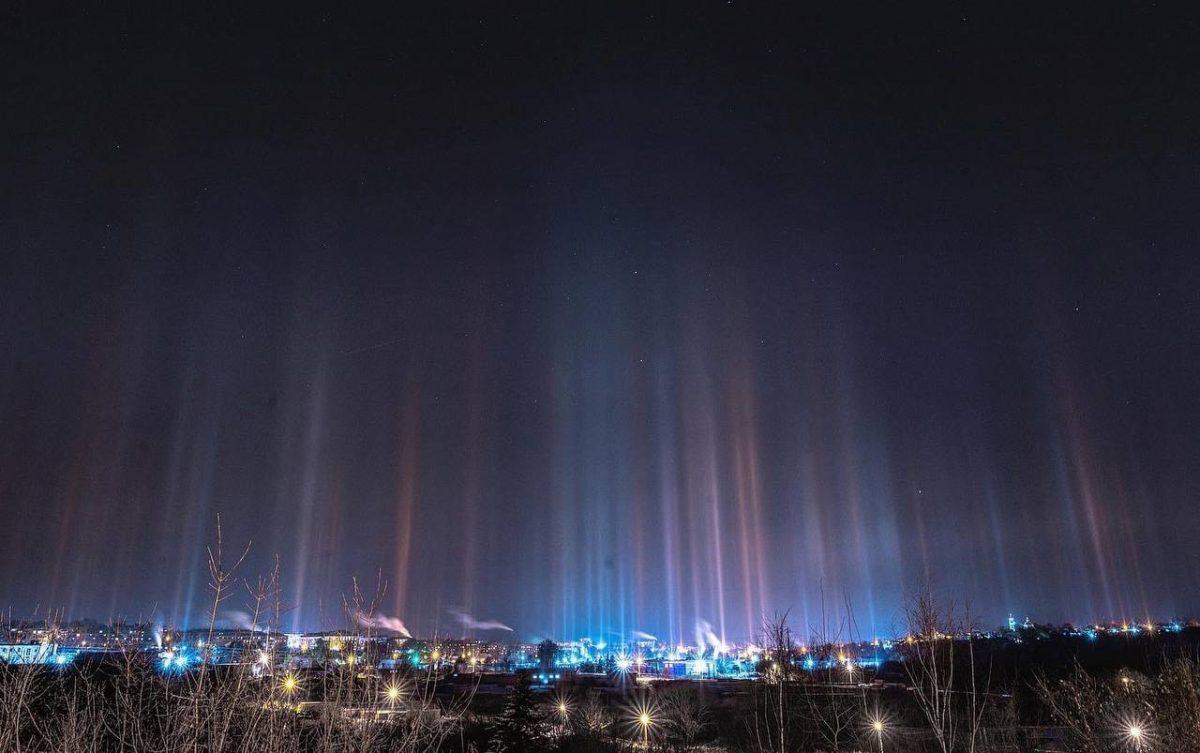 Световые столбы образовались в небе над Нижним Новгородом ночью 7 декабря