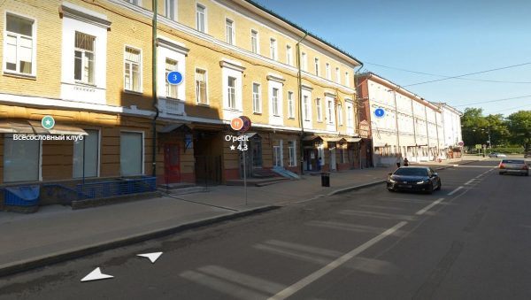Современную плитку обязали убрать с фасада исторического дома на Алексеевской