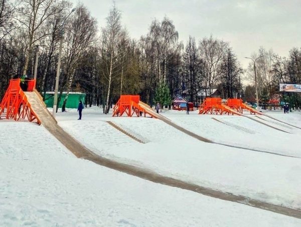 Зимние горки открылись в Автозаводском парке