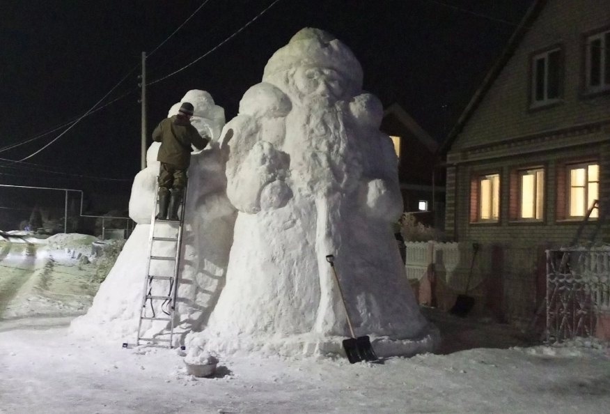 Кулебачанин рассказал, как сделал из снега пятиметрового Деда Мороза