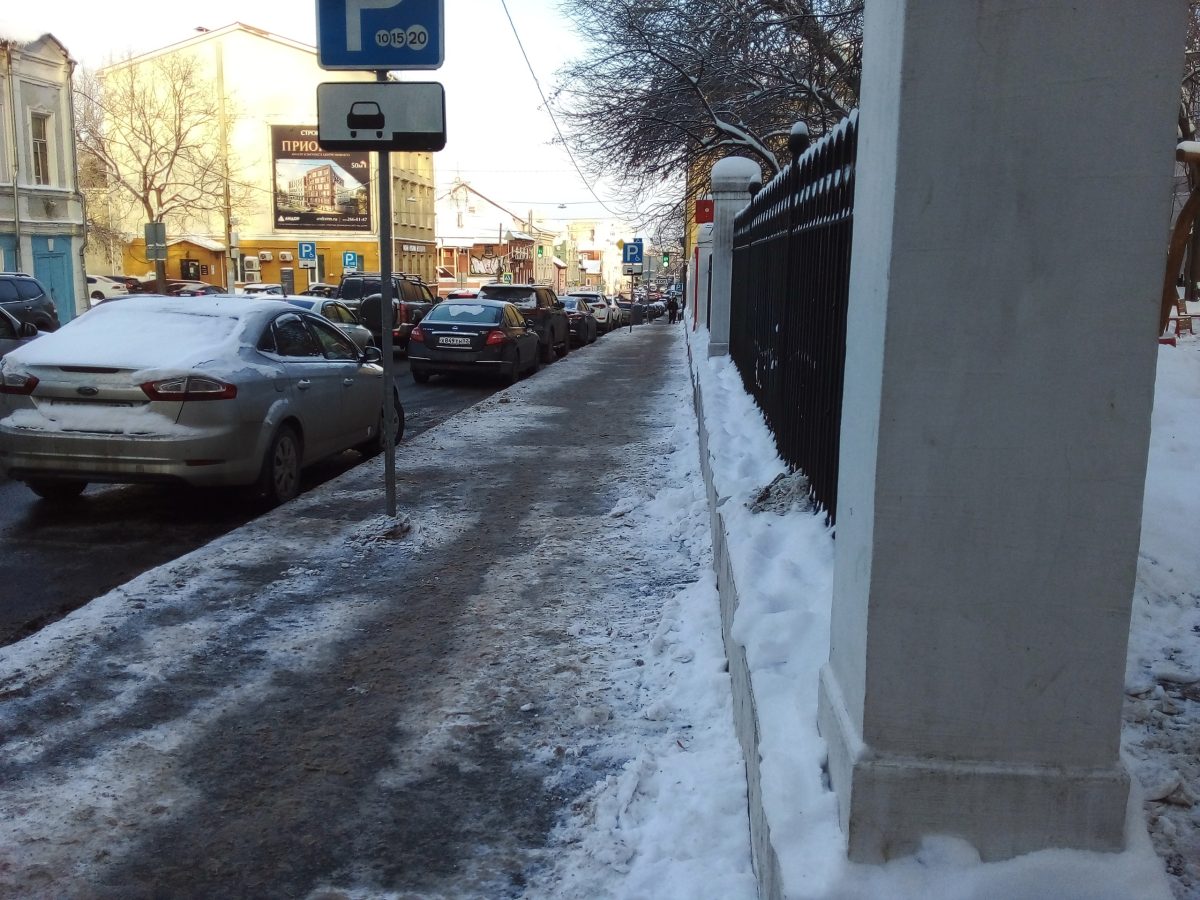 Новые скамейки на улице Алексеевской демонтировали