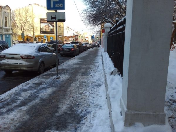 Новые скамейки на улице Алексеевской демонтировали