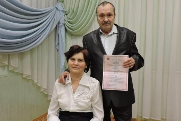 «Давай поженимся»: в Семеновском доме-интернате впервые сыграли свадьбу