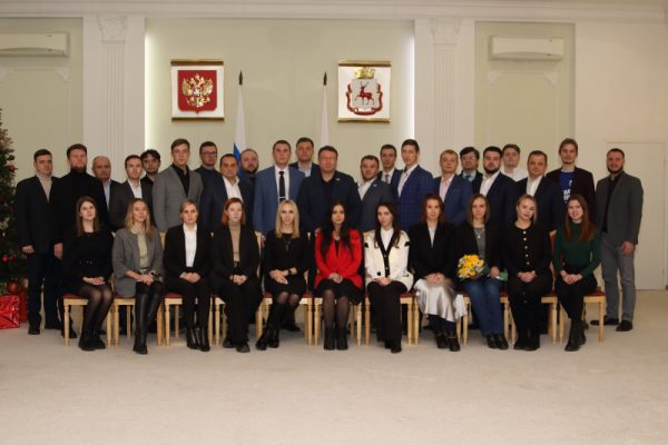 Олег Лавричев провел заседание Совета работающей молодежи