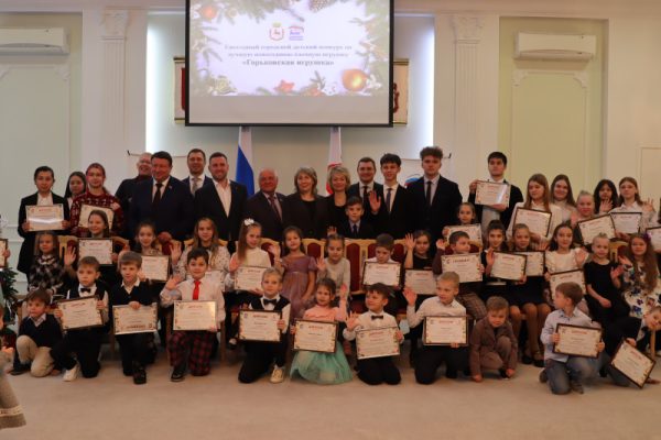 Победителей детского конкурса «Горьковская игрушка» наградили в Городской Думе