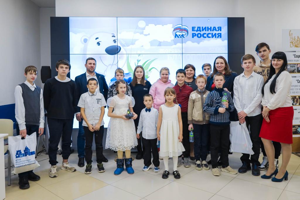 В день рождения «Единой России» партийцы встретились с многодетными семьями