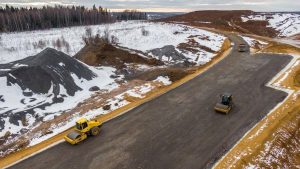 Укладка асфальтобетона продолжается и в зимнее время
