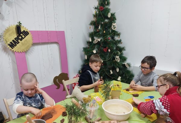 Занятия по глинотерапии и керамике для детей с инвалидностью запустили в Выксе