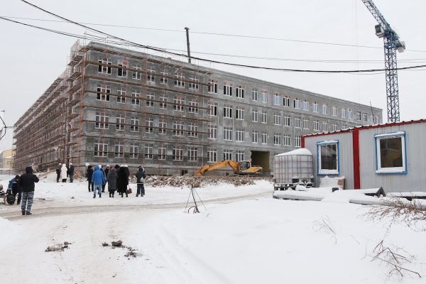 Депутаты Дзержинска осмотрели ход строительства школы № 10