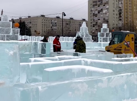 Ледовый лабиринт возводят на Нижегородской ярмарке