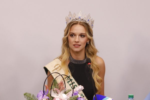Украденный телефон и платье из нейросети: Дарья Луконькина поделилась впечатлениями о конкурсе «Мисс Земля» 